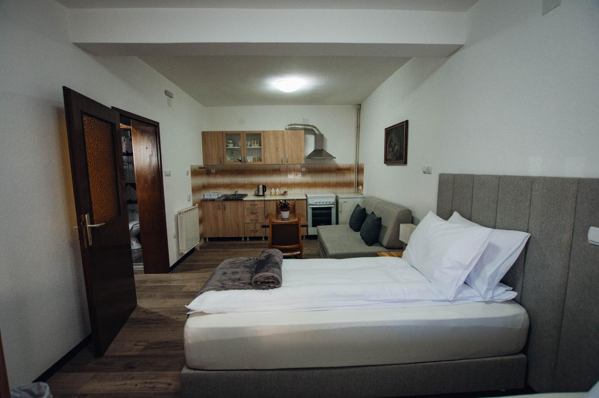 Urban Studio Apartments 斯特鲁米察 外观 照片